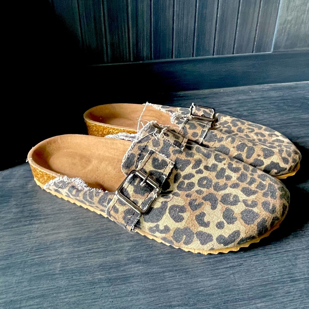 Comfy and cute slip on!